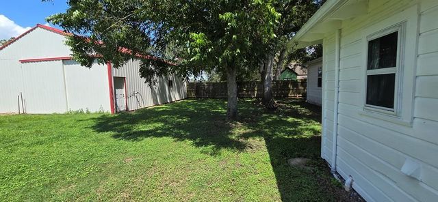 209 7th Street E, Markham, TX 77456