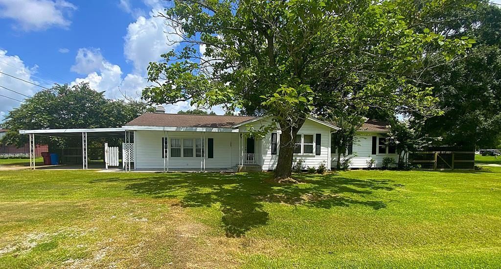 209 7th Street E, Markham, TX 77456