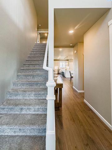 506 Constance Ave, West Richland, WA 99353