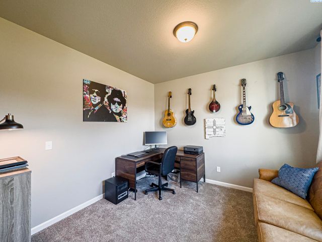 506 Constance Ave, West Richland, WA 99353