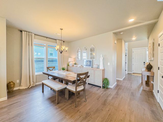 506 Constance Ave, West Richland, WA 99353