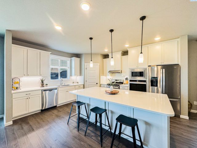 506 Constance Ave, West Richland, WA 99353