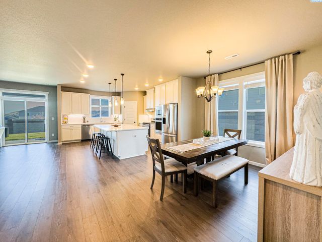 506 Constance Ave, West Richland, WA 99353