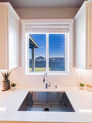 506 Constance Ave, West Richland, WA 99353