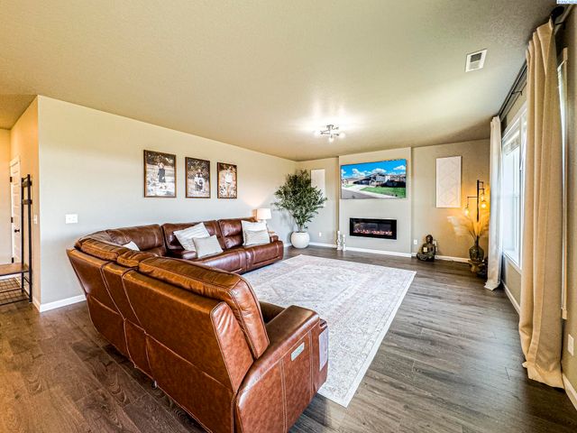 506 Constance Ave, West Richland, WA 99353