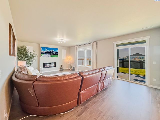 506 Constance Ave, West Richland, WA 99353