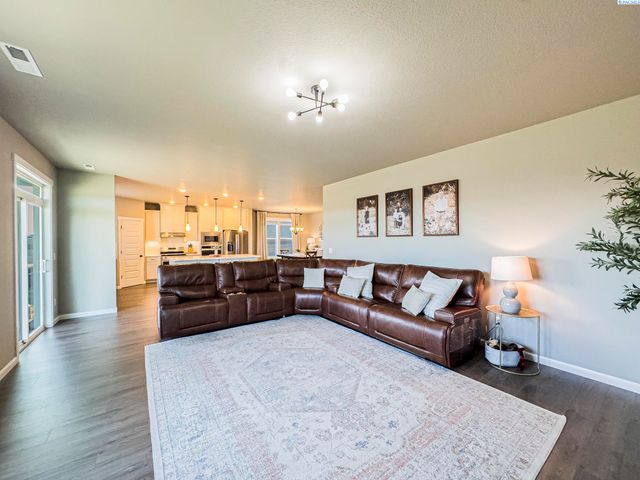 506 Constance Ave, West Richland, WA 99353