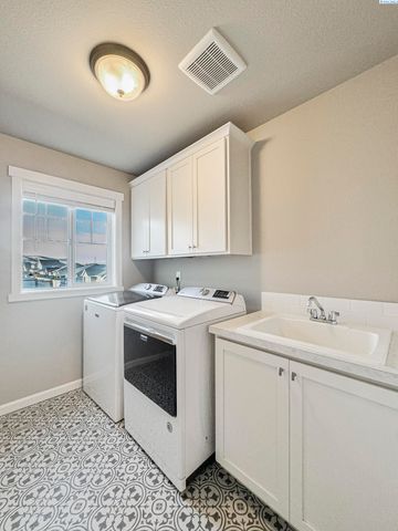 506 Constance Ave, West Richland, WA 99353