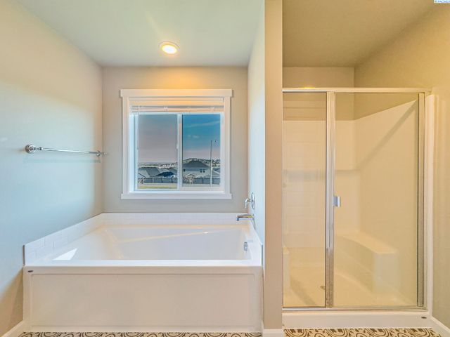 506 Constance Ave, West Richland, WA 99353