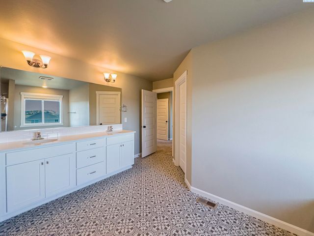 506 Constance Ave, West Richland, WA 99353