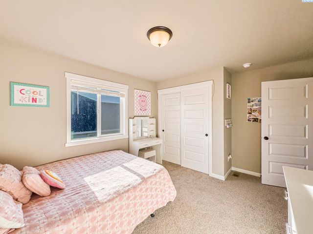 506 Constance Ave, West Richland, WA 99353