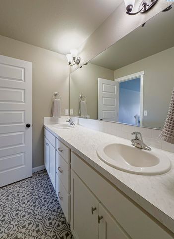 506 Constance Ave, West Richland, WA 99353