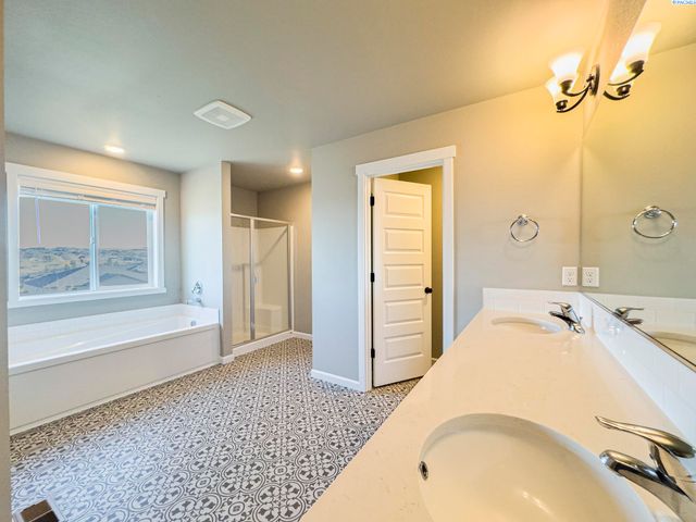 506 Constance Ave, West Richland, WA 99353