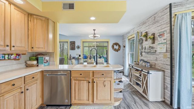 729 Arcadia Court, Kendallville, IN 46755