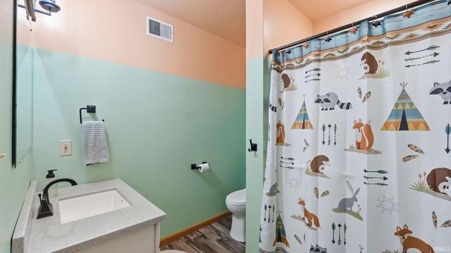 729 Arcadia Court, Kendallville, IN 46755