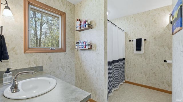 729 Arcadia Court, Kendallville, IN 46755