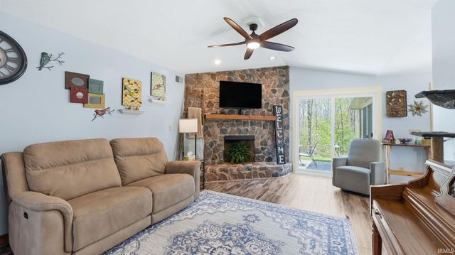 729 Arcadia Court, Kendallville, IN 46755