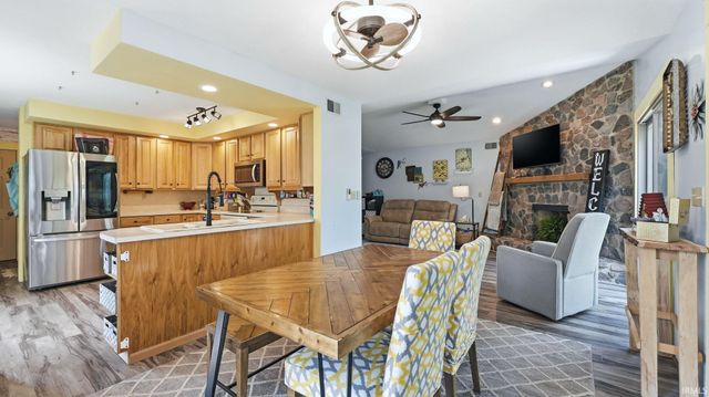 729 Arcadia Court, Kendallville, IN 46755