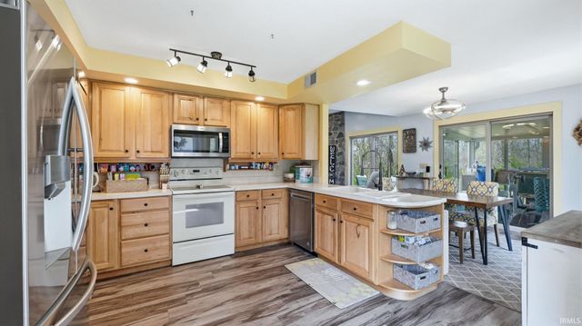 729 Arcadia Court, Kendallville, IN 46755