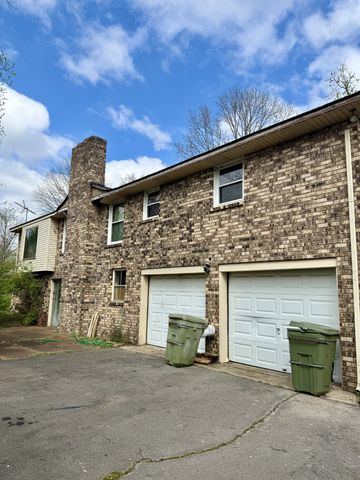 1025 Woodmont Dr, Gallatin, TN 37066