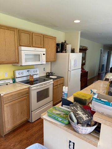 1025 Woodmont Dr, Gallatin, TN 37066