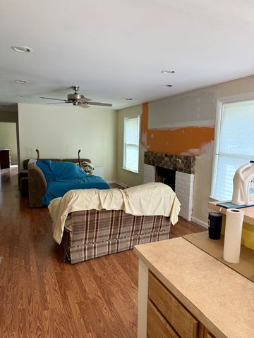 1025 Woodmont Dr, Gallatin, TN 37066