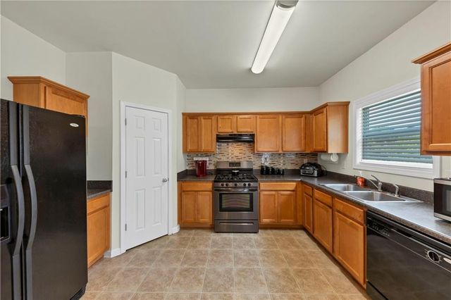 1936 Lakeshore Overlook Circle NW, Kennesaw, GA 30152