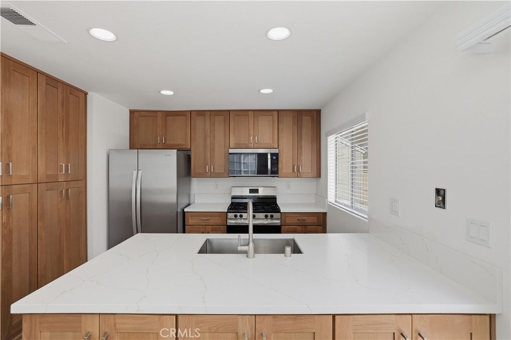 Image 12 of property listing at 11 Fairside, Irvine, CA 92614