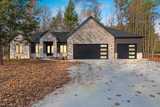 1226 THAYER TRAIL, Hobart, WI 54155