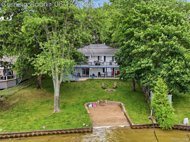 258 Lakeside Drive, Howell, MI 48843