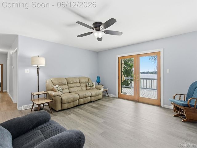 258 Lakeside Drive, Howell, MI 48843