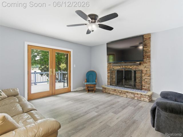 258 Lakeside Drive, Howell, MI 48843