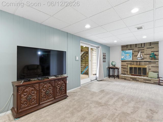 258 Lakeside Drive, Howell, MI 48843