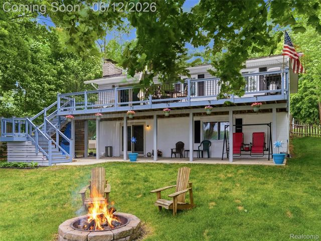 258 Lakeside Drive, Howell, MI 48843