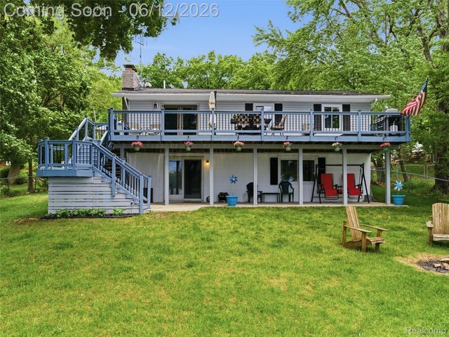 258 Lakeside Drive, Howell, MI 48843