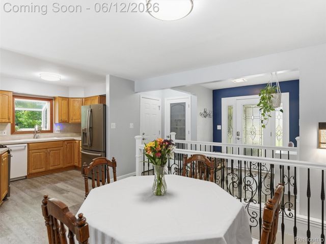 258 Lakeside Drive, Howell, MI 48843