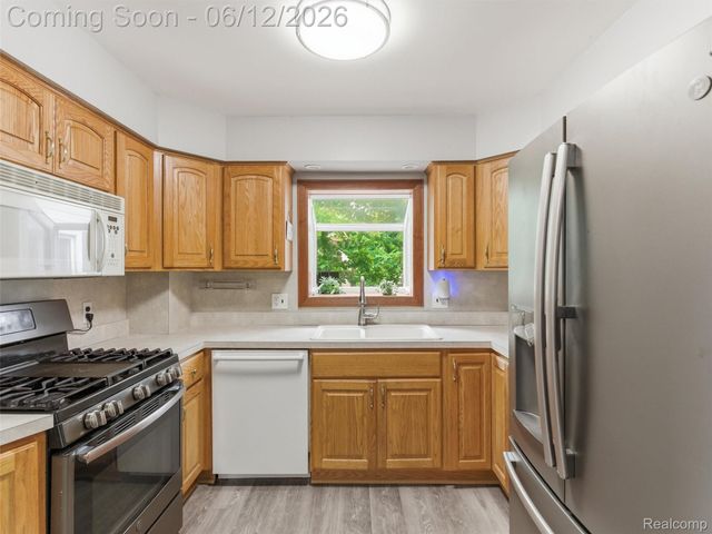 258 Lakeside Drive, Howell, MI 48843