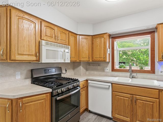 258 Lakeside Drive, Howell, MI 48843