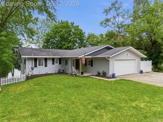 258 Lakeside Drive, Howell, MI 48843