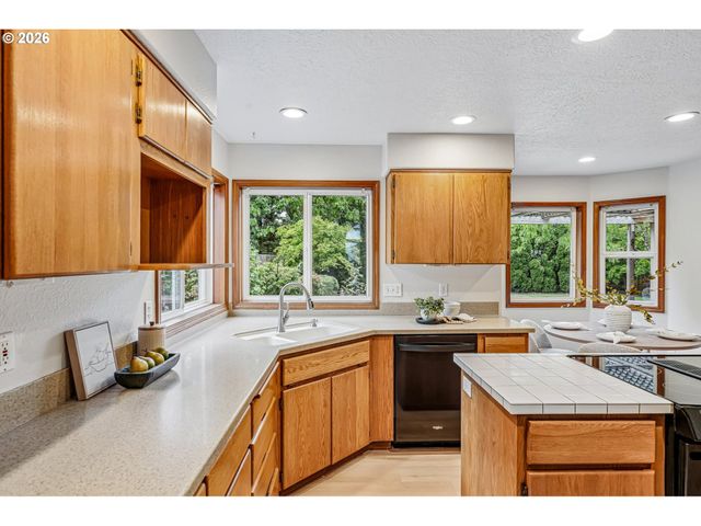 3231 Ne 1ST Pl, Hillsboro, OR 97124