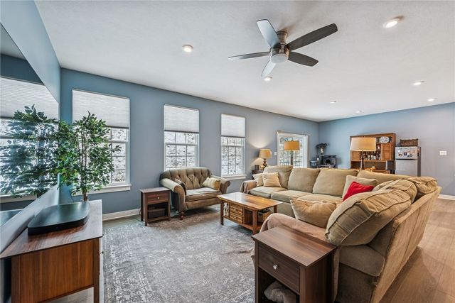 133 Lindana Ct, Ohio Twp, PA 15143