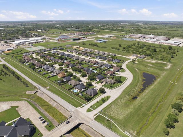 1608 Elm Court, Angleton, TX 77515