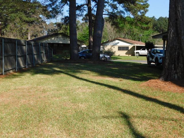 201 NE 8th Street, Springhill, LA 71075