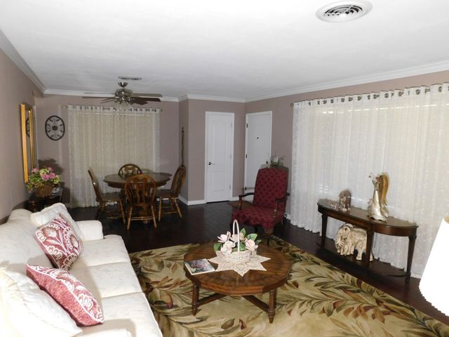 201 NE 8th Street, Springhill, LA 71075