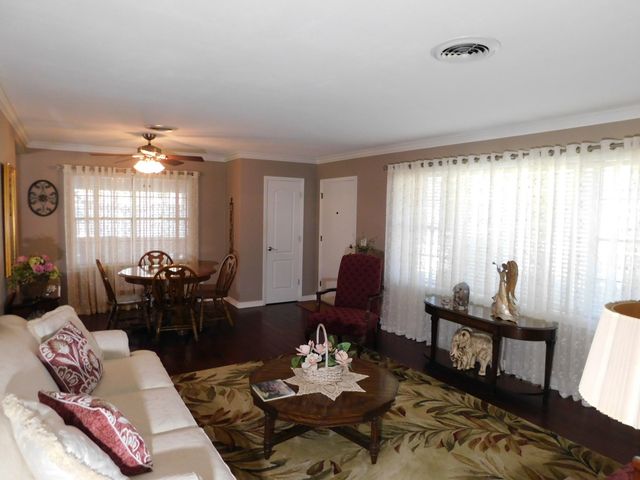 201 NE 8th Street, Springhill, LA 71075