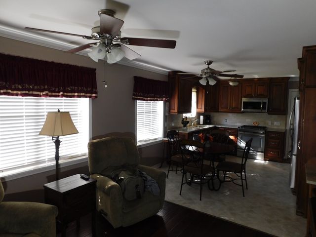 201 NE 8th Street, Springhill, LA 71075