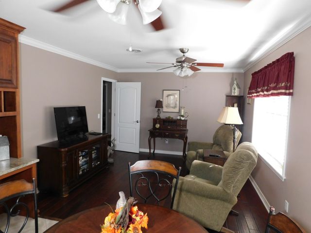 201 NE 8th Street, Springhill, LA 71075