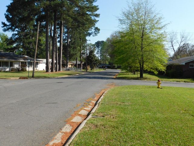 201 NE 8th Street, Springhill, LA 71075