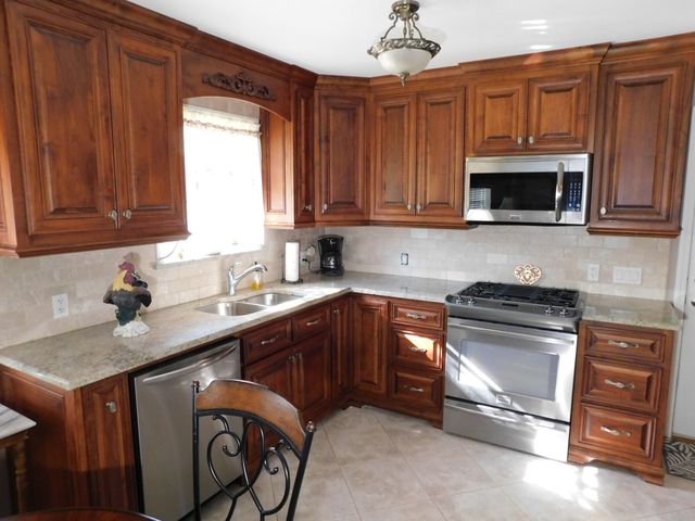 201 NE 8th Street, Springhill, LA 71075