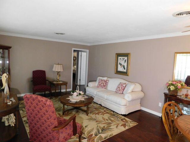 201 NE 8th Street, Springhill, LA 71075